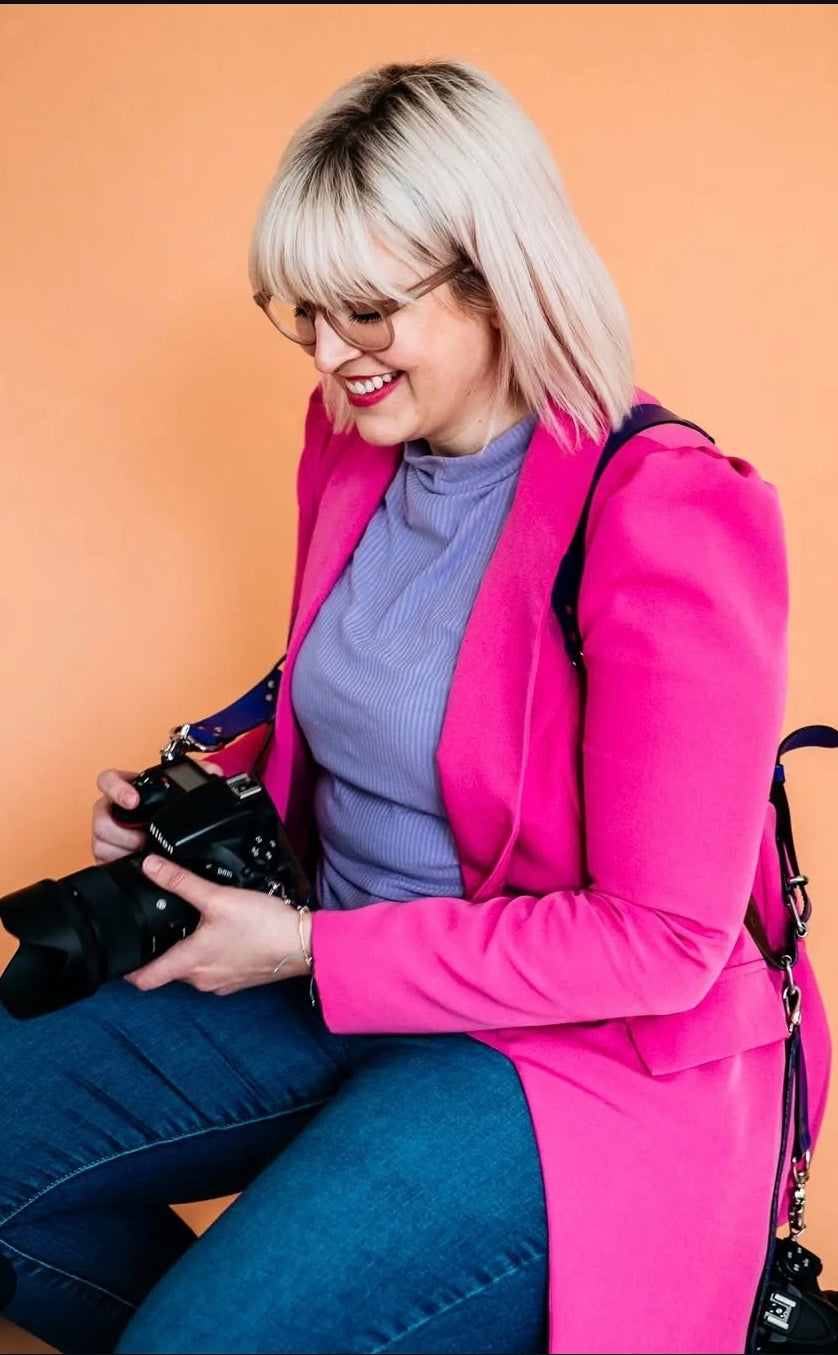 Modischer Kameragurt für Frauen  – ein Statement für stilvolle Fotografinnen.